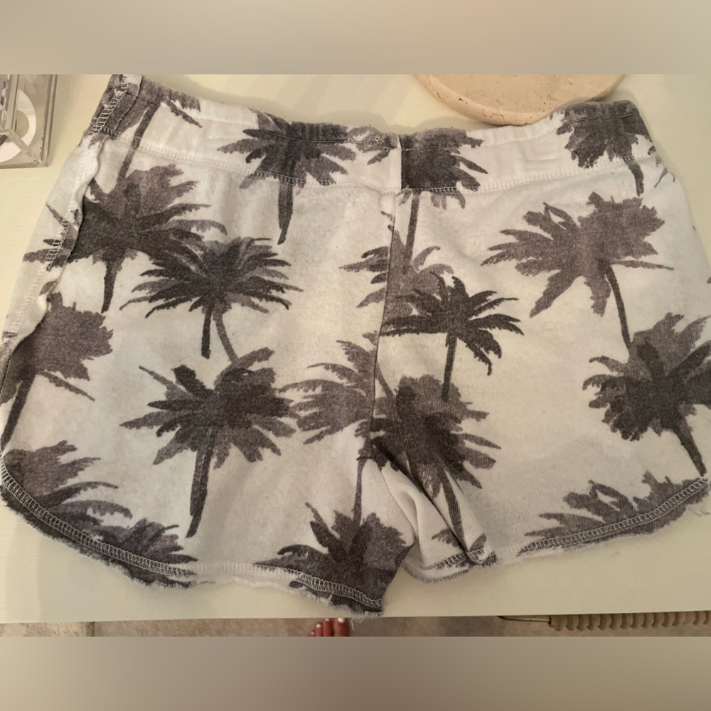 Dari black and white palm tree shorts